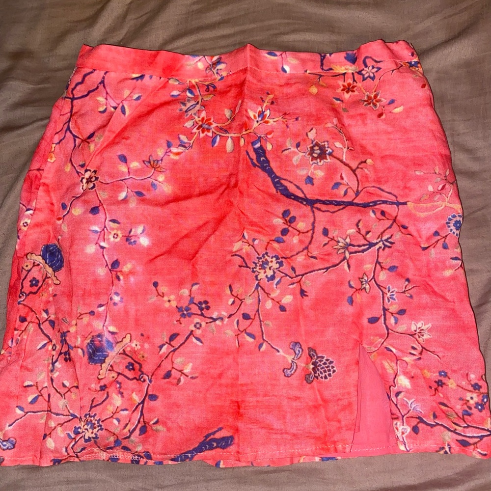 Princesspolly pink mini skirt with flower design.6